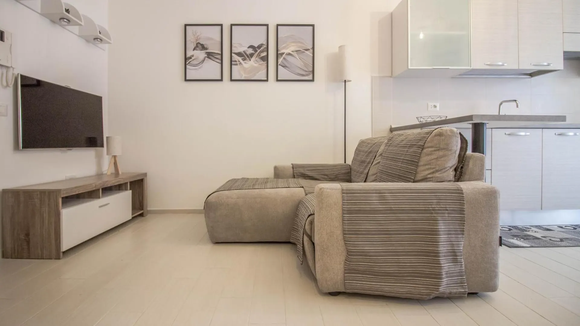 Cozy Apartment With Terrace Near The Airport! Olbia Italy