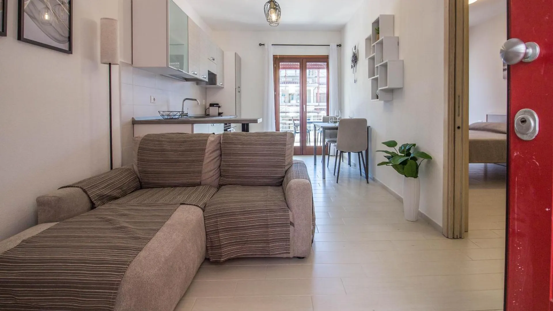 Cozy Apartment With Terrace Near The Airport! Olbia 0*,